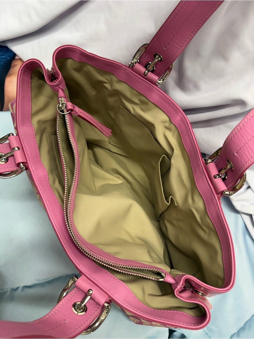 (new+tag) Coach SoHo Pleated Pink Signature Jacquard Tote w/ Leather Patent Trim - Picture 9 of 11
